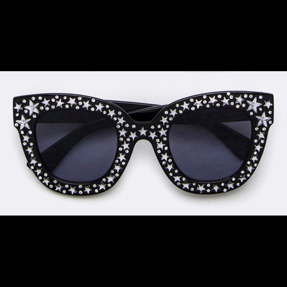 SUMMER BLOWOUT Summer fun Sunglasses 😎
